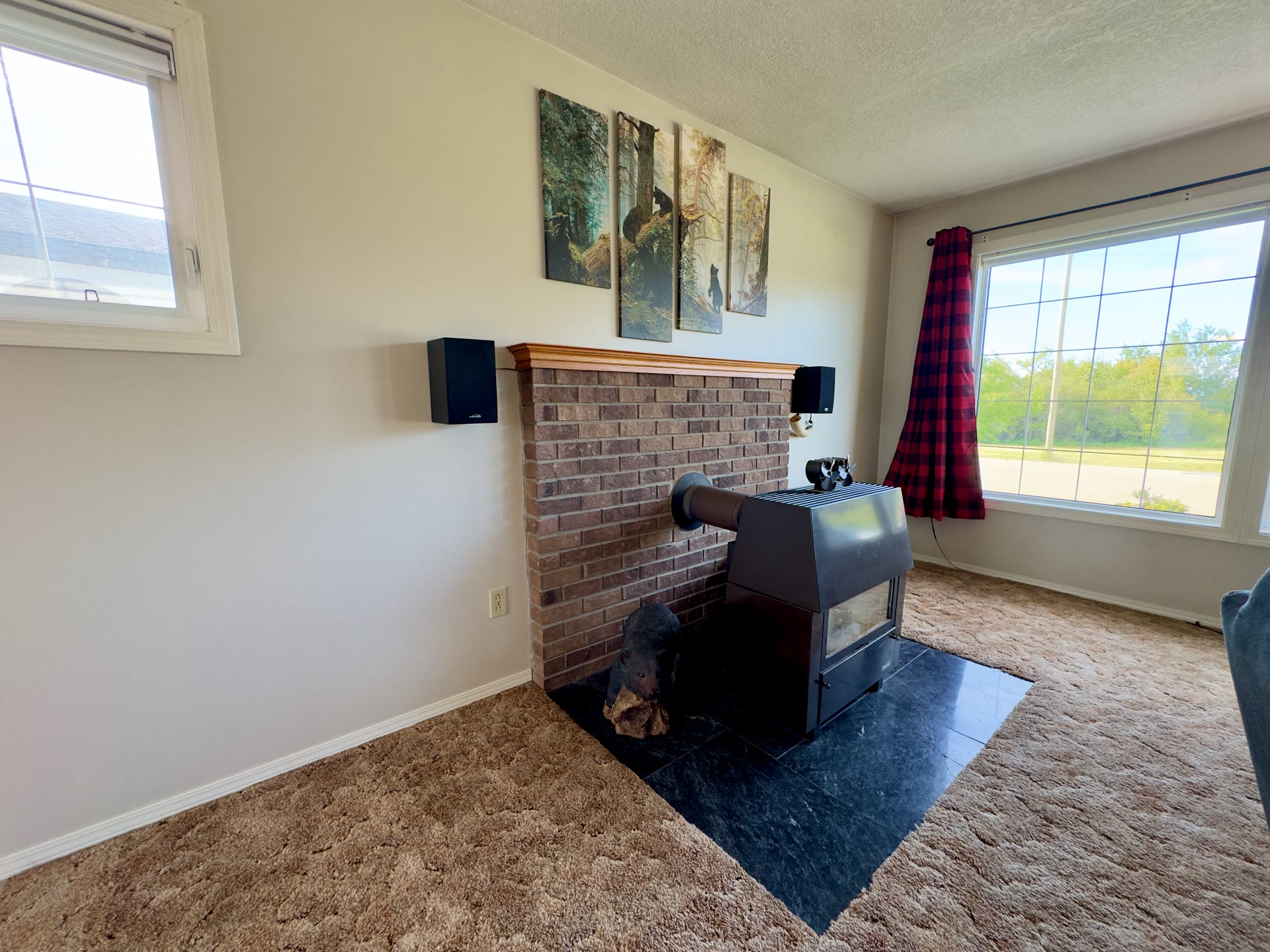 Featured view 2 of 4844 47 Avenue
